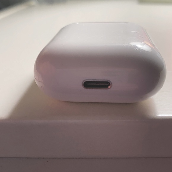 Apple AirPods (1st Generation) + Charging Case